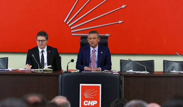 CHP Genel Başkanı Özel, İzmir'de Roman vatandaşlarla buluştu