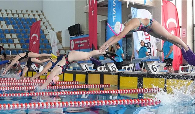 Cumhurbaşkanlığı Kupası Paletli Yüzme Kulüplerarası Büyükler Türkiye Şampiyonası'nda 5 kategoride Türkiye rekoru kırıldı