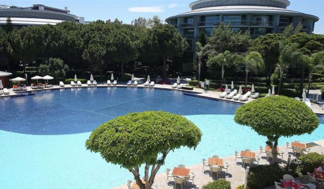 Turizmde birinci çeyrek geliri 9 milyar 896 milyon 456 bin dolar oldu
