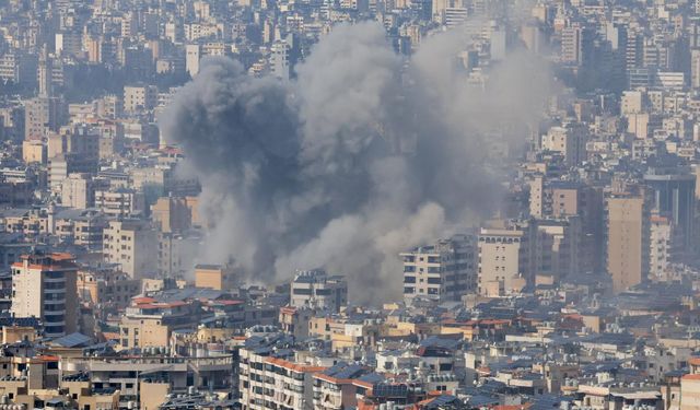 İsrail ordusu Lübnan'ın başkenti Beyrut'a şiddetli hava saldırıları düzenliyor