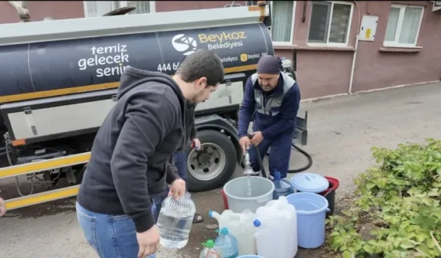 İstanbul Beykoz'da bidonlarla su kuyruğu