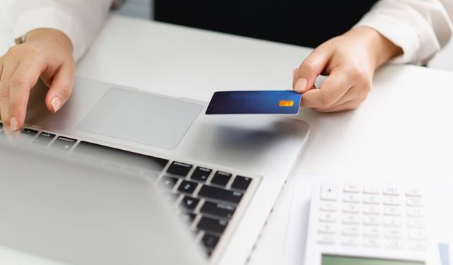 Bayram hazırlıkları ve tatil planları e-ticarette alışverişi canlandırdı