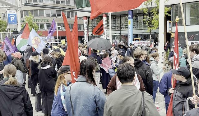 Eurovision'un düzenlendiği Viyana'da İsrail'in yarışmaya katılımı protesto edildi