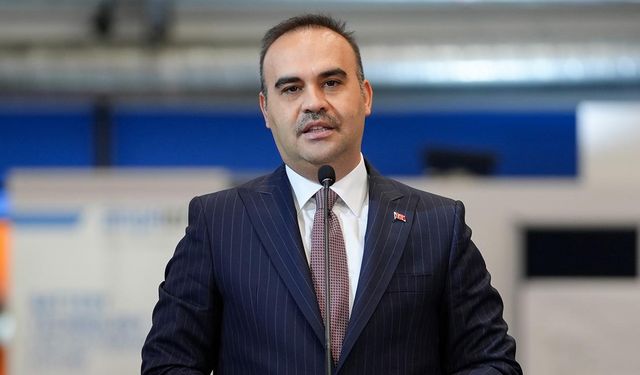 Bakan Kacır: Yenilenebilir enerjideki kabiliyetimizi genişletmeyi yeşil dönüşümün anahtarı olarak görüyoruz