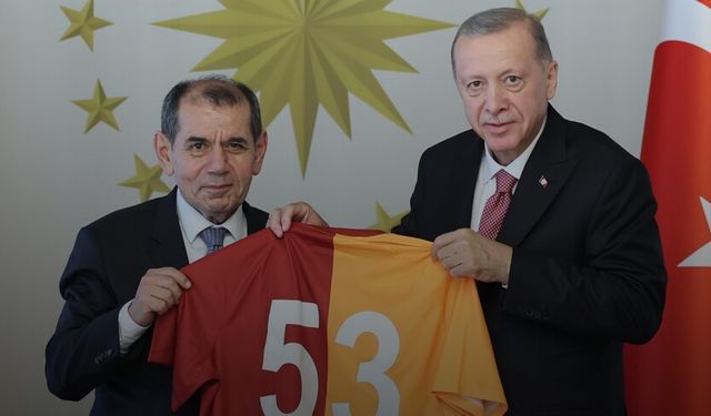 Cumhurbaşkanı Erdoğan'dan Galatasaray Başkanı Özbek ile teknik direktör Buruk'a tebrik telefonu