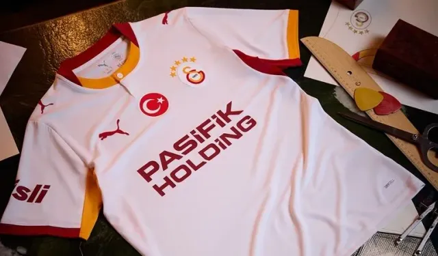 Galatasaray Futbol Takımı'nın yeni sezon formaları tanıtıldı