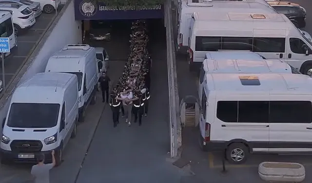 İstanbul merkezli organize suç örgütlerine yönelik operasyonda yakalanan 103 zanlı adliyede