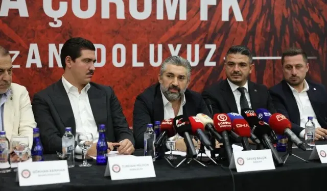 Çorum FK'den Gençlerbirliği-Fenerbahçe maçında forması çıkarılmaya çalışılan çocuğa destek