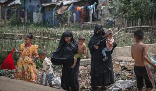 Myanmar, 300 binden fazla Arakanlı Müslümanın ülkeye dönüşünü güvenlik koşullarına bağladı