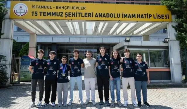 İmam hatip liseliler Kanada'daki robotik yarışmalarından 4 dünya derecesiyle döndü