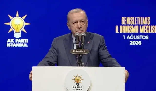 İstanbul'da 3 belediye başkanı AK Parti'ye katıldı: Rozetlerini Cumhurbaşkanı Erdoğan taktı