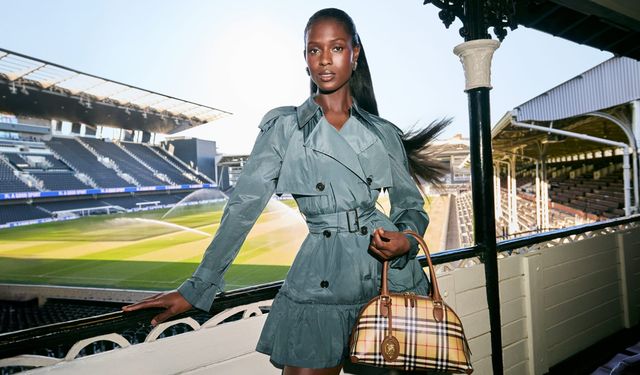 Burberry 2027 İlkbahar/Yaz koleksiyonu Londra'da tanıtıldı
