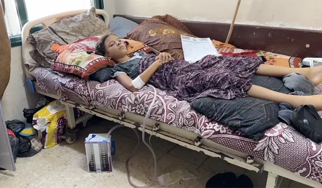 Gazze’de 10 yaşındaki kız çocuğu İsrail saldırısında yürüme yetisini kaybetti
