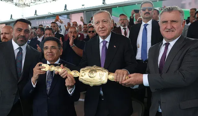 Cumhurbaşkanı Erdoğan’dan yağlı güreş heyecanı: Cumhurbaşkanlığı Kupası finalini izledi