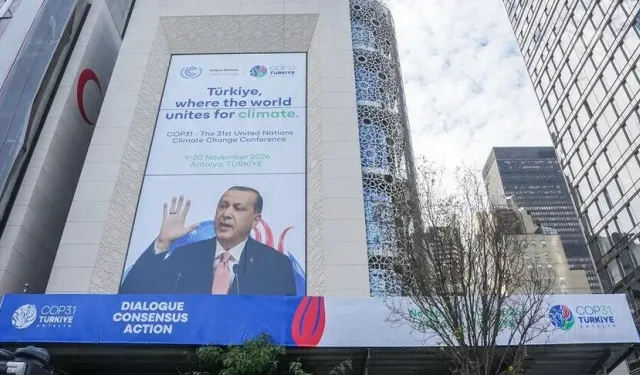 Cumhurbaşkanı Erdoğan'ın yer aldığı COP31 tanıtım afişleri Türkevi'ne asıldı