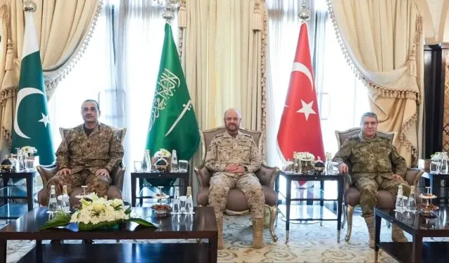 Mekke’de dikkat çeken toplantı: Türkiye’den üst düzey katılım!