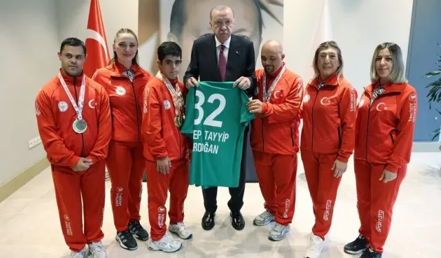 Cumhurbaşkanı Erdoğan, Türkiye Özel Sporcular Spor Federasyonu temsilcilerini kabul etti