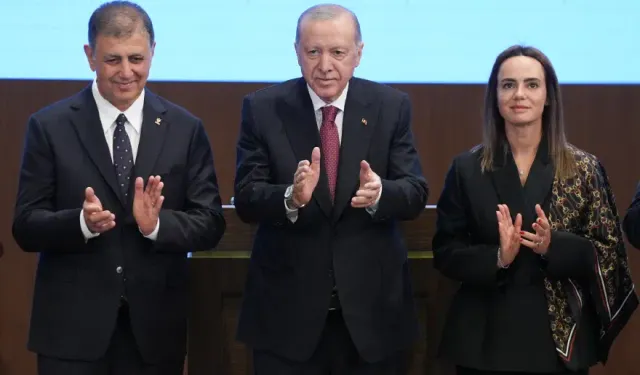 İzmir Büyükşehir Belediye Başkanı Cemil Tugay AK Parti’ye katıldı!