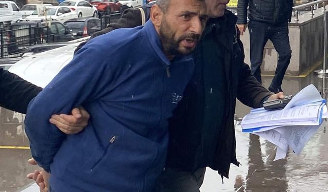 Bayrak provokasyonunda şaşırtan gerçek: Çöpe atan da paylaşan da aynı kişi çıktı!