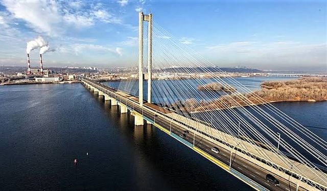 Kiev'de Güney Köprüsü'ne İHA saldırısı: Geçişler durduruldu