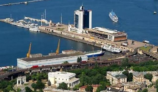 Rusya: Odessa'da askeri hedefleri ve bir yük gemisini vurduk