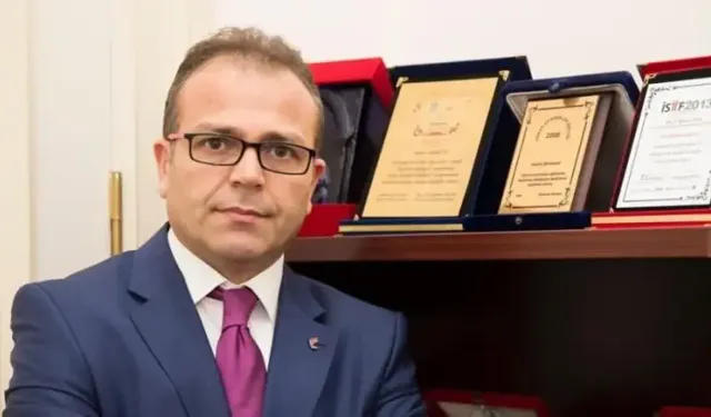 Dr. İsmail Öz’ün “Zamansız Yazılar” kitabı yayımlandı