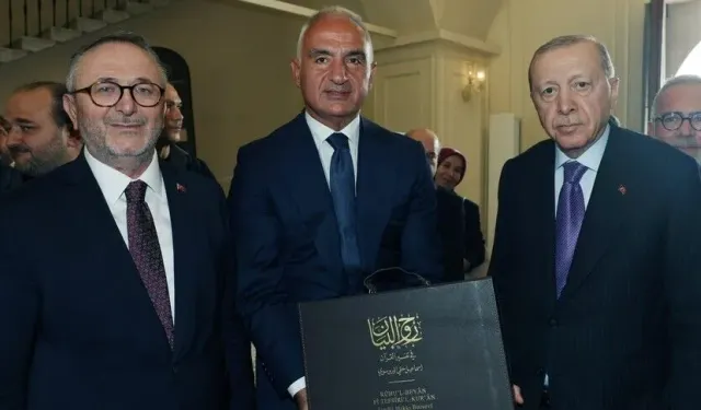 Bakan Ersoy'dan Erdoğan'a takdim ettiği Bursevi tefsiri paylaşımı
