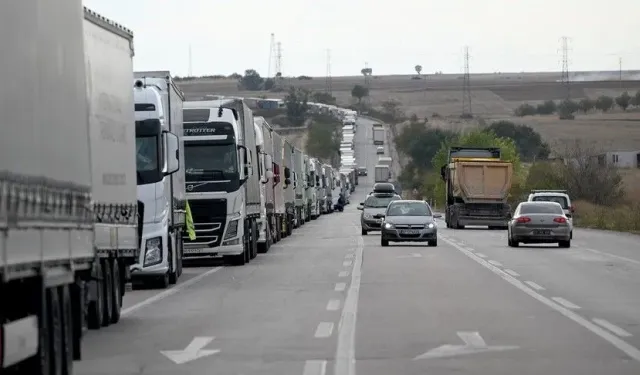 Sınır kapısında yoğunluk: Hamzabeyli’de tır kuyruğu 27 kilometre
