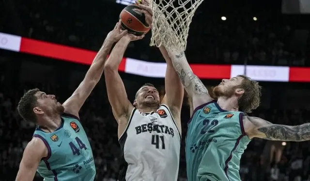 Beşiktaş, Barcelona deplasmanında sahadan mağlubiyetle ayrıldı
