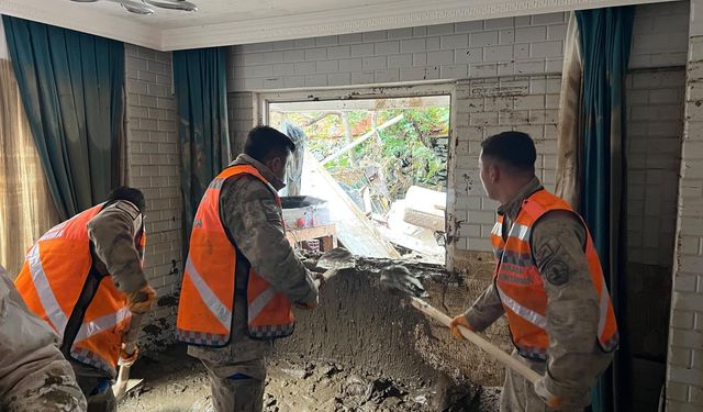 İstanbul’da sel sonrası temizlik çalışmaları sürüyor