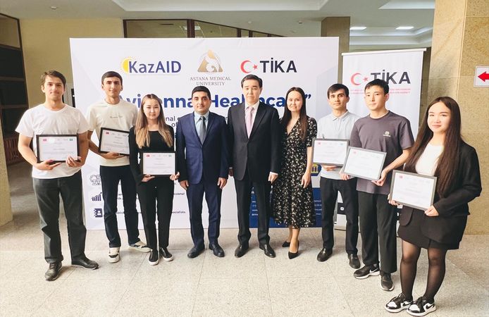 TİKA, Kazakistan'da Kırgız ve Tacik tıp öğrencilerine eğitim verdi
