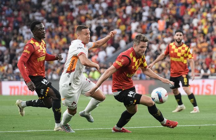 Şampiyon Galatasaray İzmir’de de kazandı: Göztepe’yi 2-0 mağlup etti