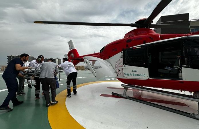 Ambulans helikopter 2 yaşındaki bebek için havalandı