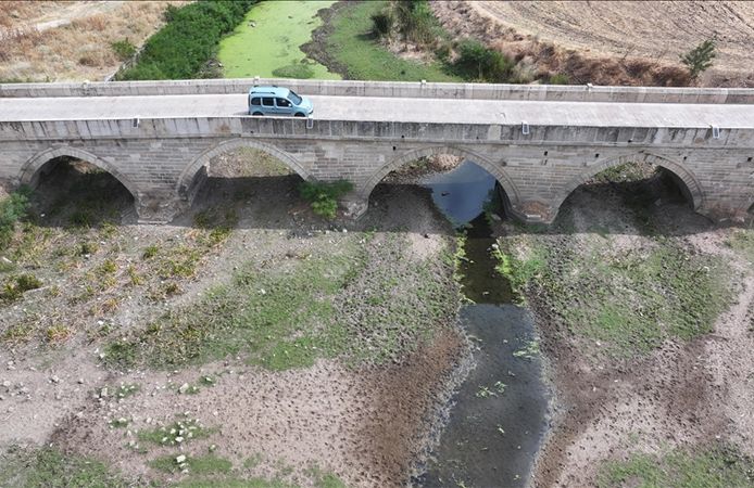 Tunca Nehri'nin bazı bölümlerinde su akmıyor