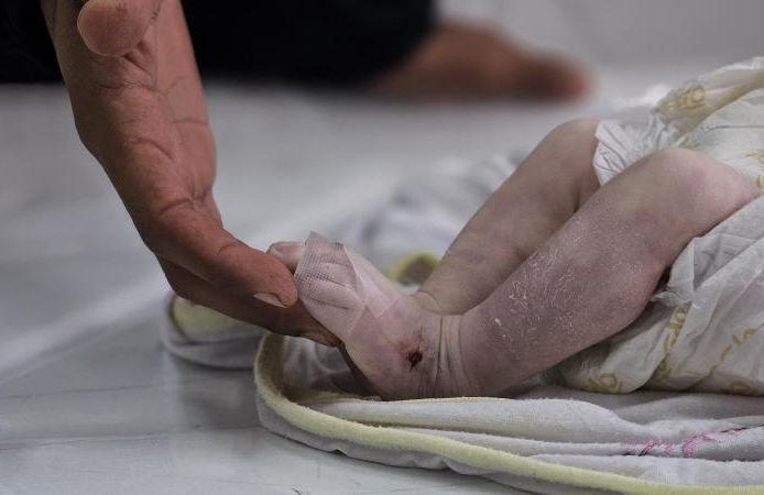 Gazze'de 12 günlük bebek soğuktan öldü