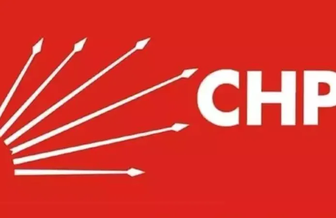 CHP, iki belediye meclis üyesini ihraç etti