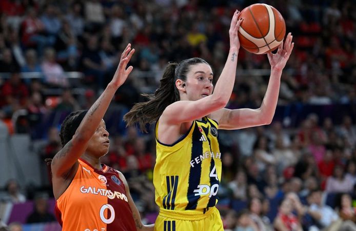 FIBA Avrupa Ligi şampiyonu Fenerbahçe Opet Kadın Basketbol Takımı, kupasını aldı