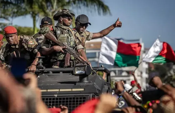 Cumhurbaşkanına suikast ve darbe girişimi iddiasıyla 11 kişi tutuklandı