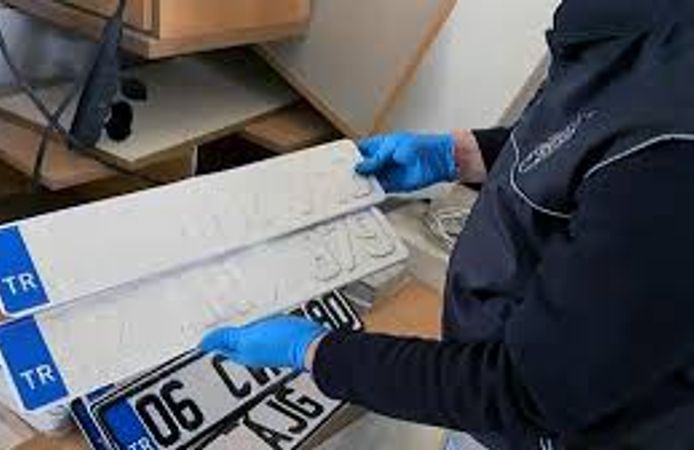 Van'da sahte plaka basıp sattıkları iddia edilen 4 şüpheli yakalandı