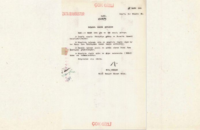 MİT, İran Devrimi'nin lideri Humeyni'nin Türkiye'de ikamet ettiği döneme ait belgeyi paylaştı