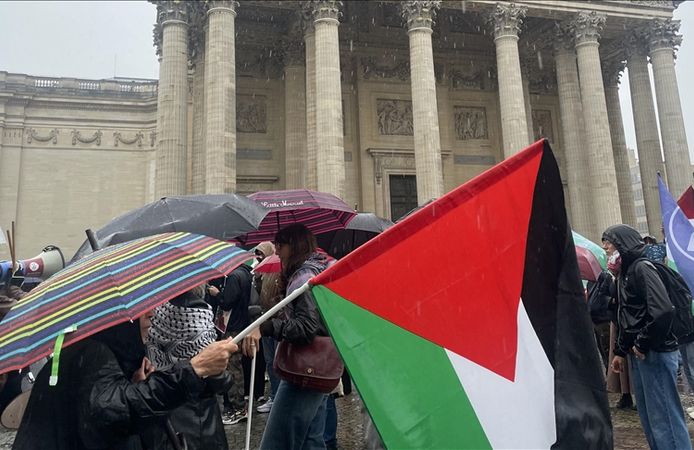 Paris'te öğrenciler, İsrailli üniversitelerle işbirliğine karşı müzikli eylem yaptı