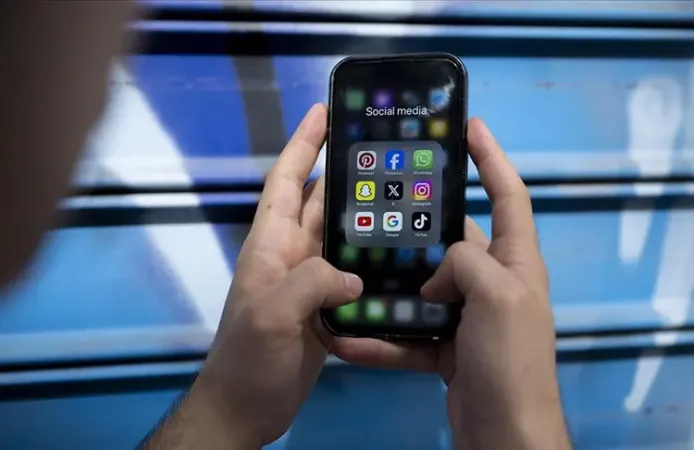 Uzmanlar, dijital platformların şiddeti normalleştirme riski taşıdığını belirtiyor