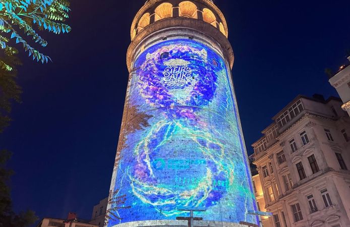 Sıfır Atık Haftası kapsamında Galata Kulesi'nde mapping gösterisi yapıldı