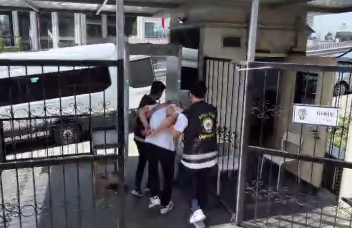 Ümraniye'de trafikte tartıştığı sürücüyü muştayla darbeden şüpheli yakalandı