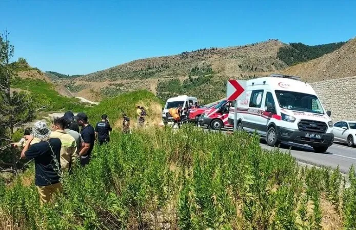 Antalya'da uçuruma yuvarlanan araçta 5 kişi vefat etti