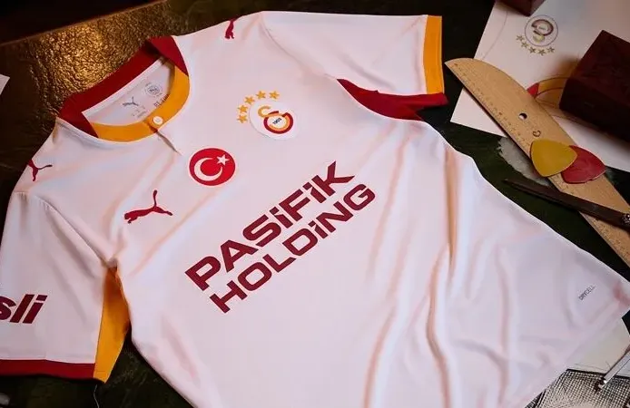 Galatasaray Futbol Takımı'nın yeni sezon formaları tanıtıldı