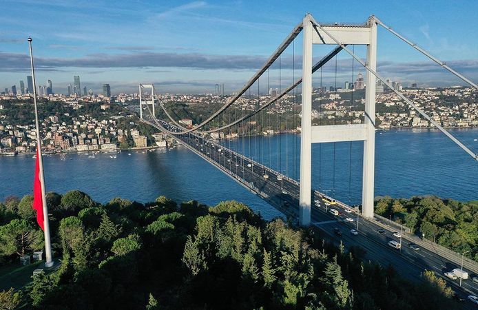 FSM Köprüsü'nden 38 yılda geçen araç sayısı 2,3 milyara yaklaştı