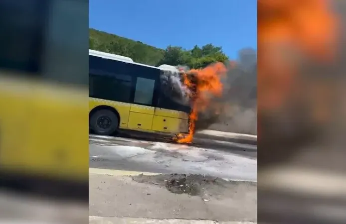 Ataşehir'de seyir halindeki İETT otobüsünde çıkan yangın söndürüldü