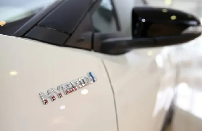 Yılın ilk yarısında elektrikli otomobil satışları azalırken hibritler büyümeyi sürdürdü