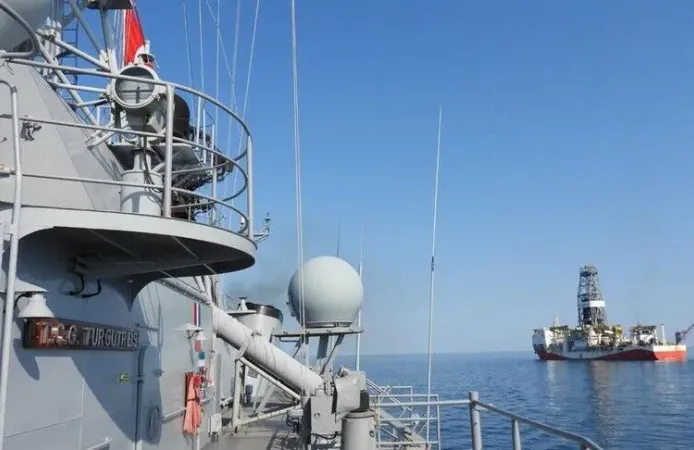 TCG Turgutreis fırkateyni, Yavuz ve Abdülhamid Han sondaj gemilerine refakatini sürdürüyor
